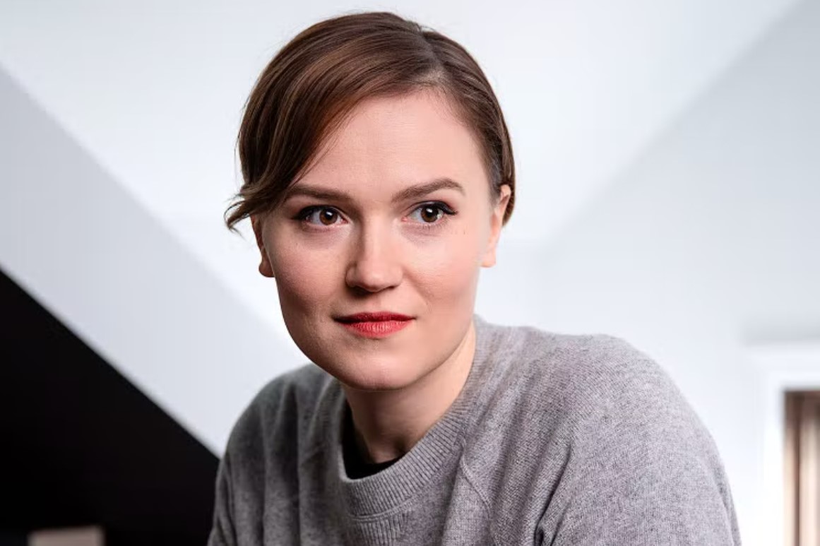 Veronica Roth contact