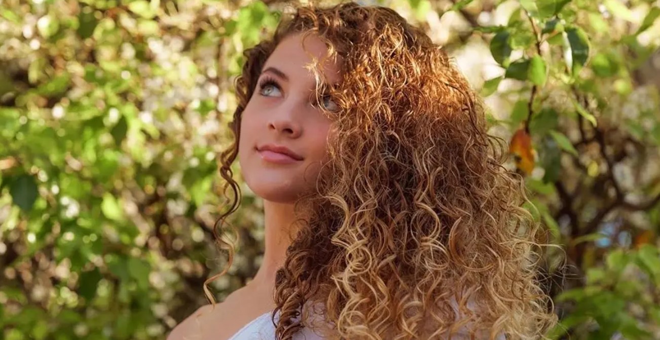 How to Contact Sofie Dossi: Phone number