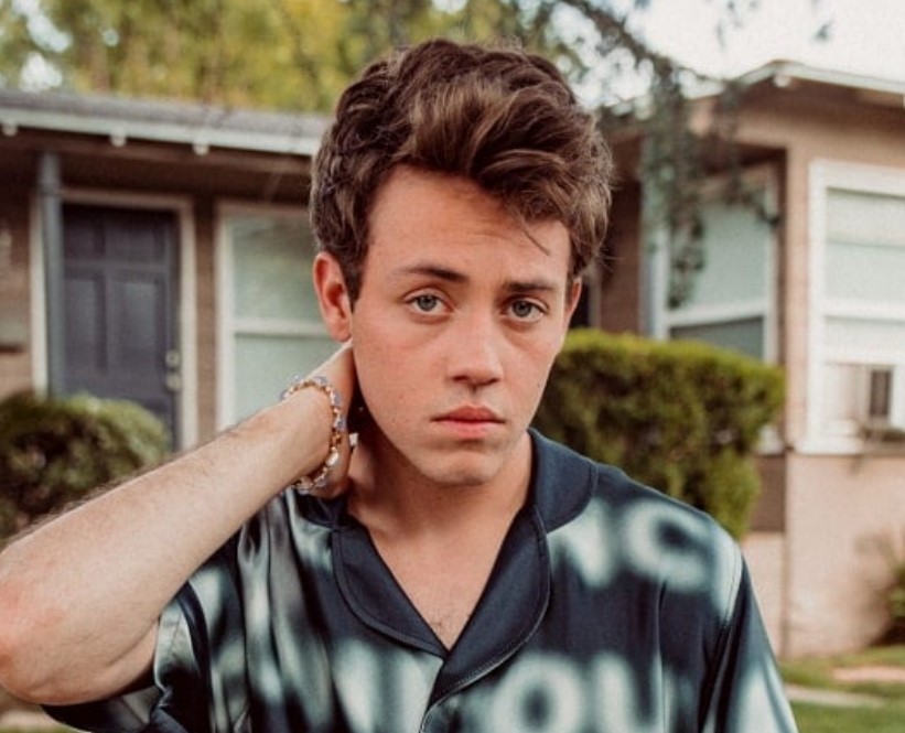 How to Contact Ethan Cutkosky: Phone number, Texting, Email Id, Fanmail Address and Contact Details
