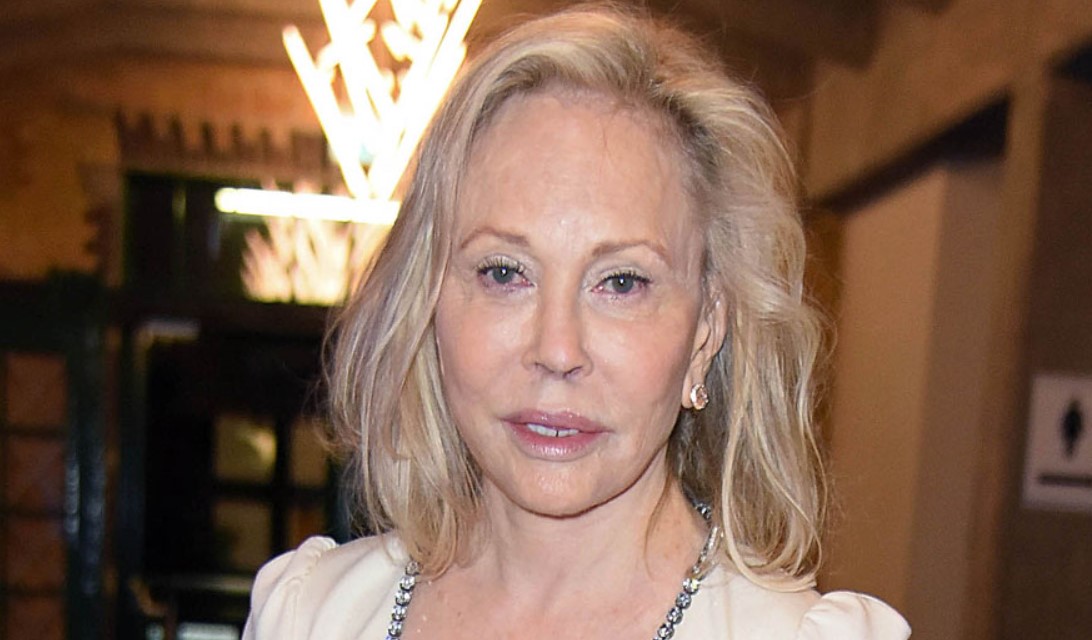 How to Contact Faye Dunaway: Phone number, Texting, Email Id, Fanmail Address and Contact Details
