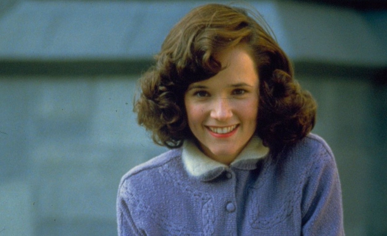 How to Contact Lea Thompson: Phone number, Texting, Email Id, Fanmail Address and Contact Details