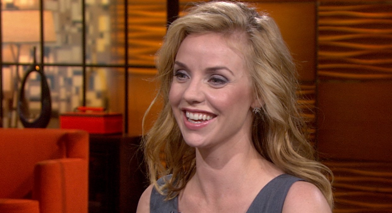 How to Contact Kelli Garner: Phone number, Texting, Email Id, Fanmail Address and Contact Details