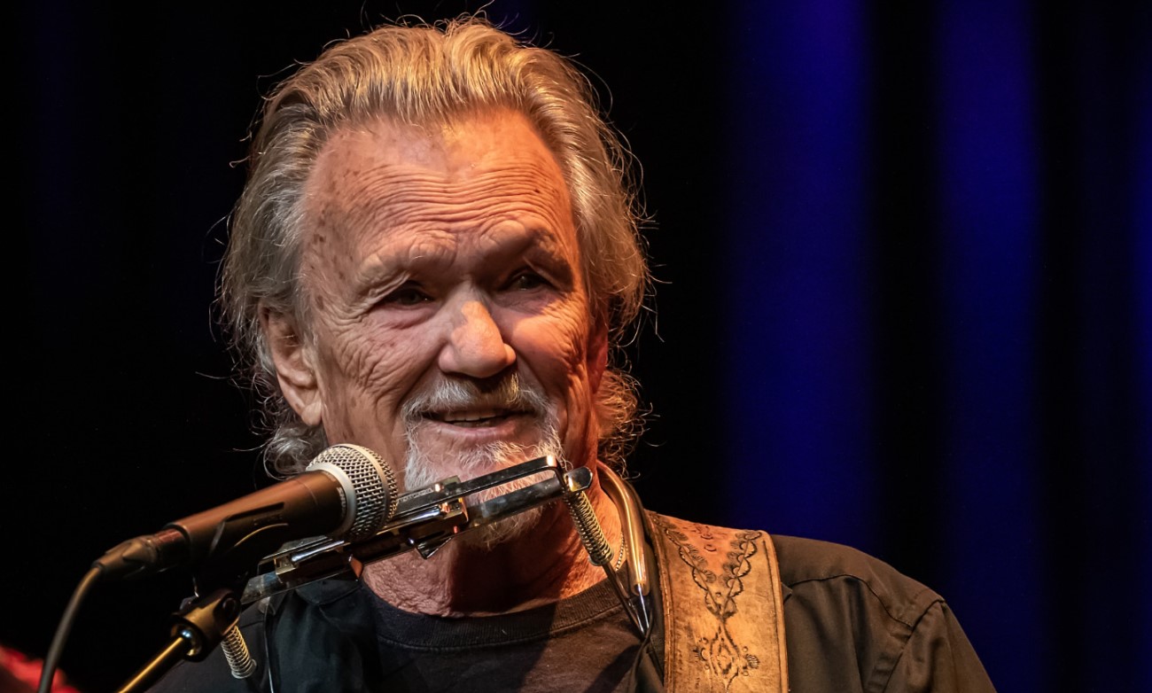 How to Contact Kris Kristofferson: Phone number, Texting, Email Id, Fanmail Address and Contact Details