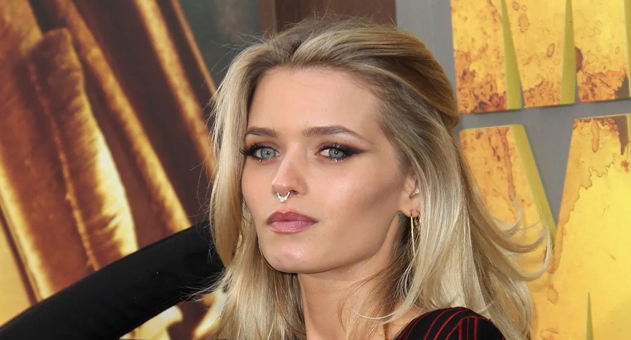 How to Contact Abbey Lee: Phone number, Texting, Email Id, Fanmail Address and Contact Details