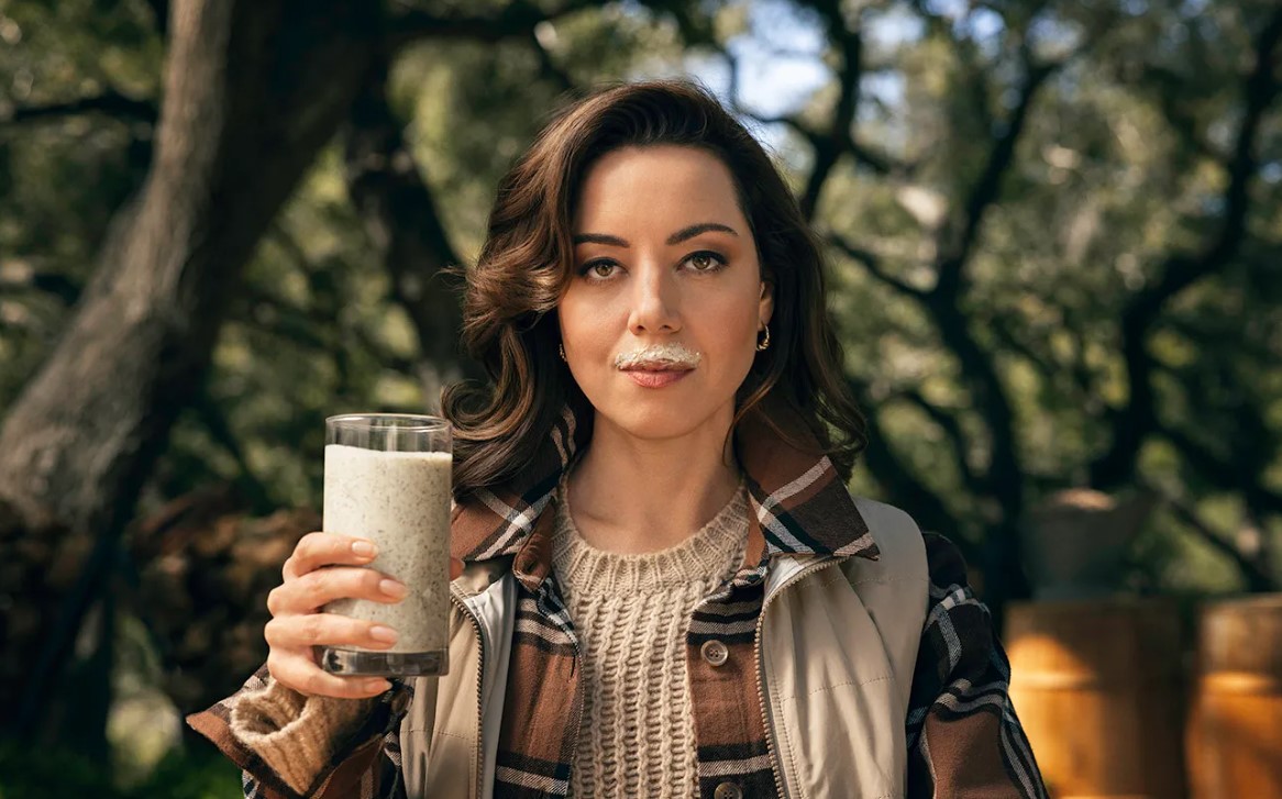 How to Contact Aubrey Plaza : Phone number