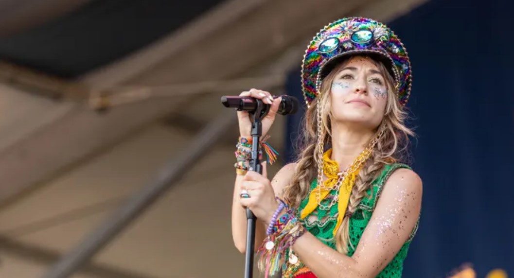 How to Contact Lauren Daigle: Phone number, Texting, Email Id, Fanmail Address and Contact Details