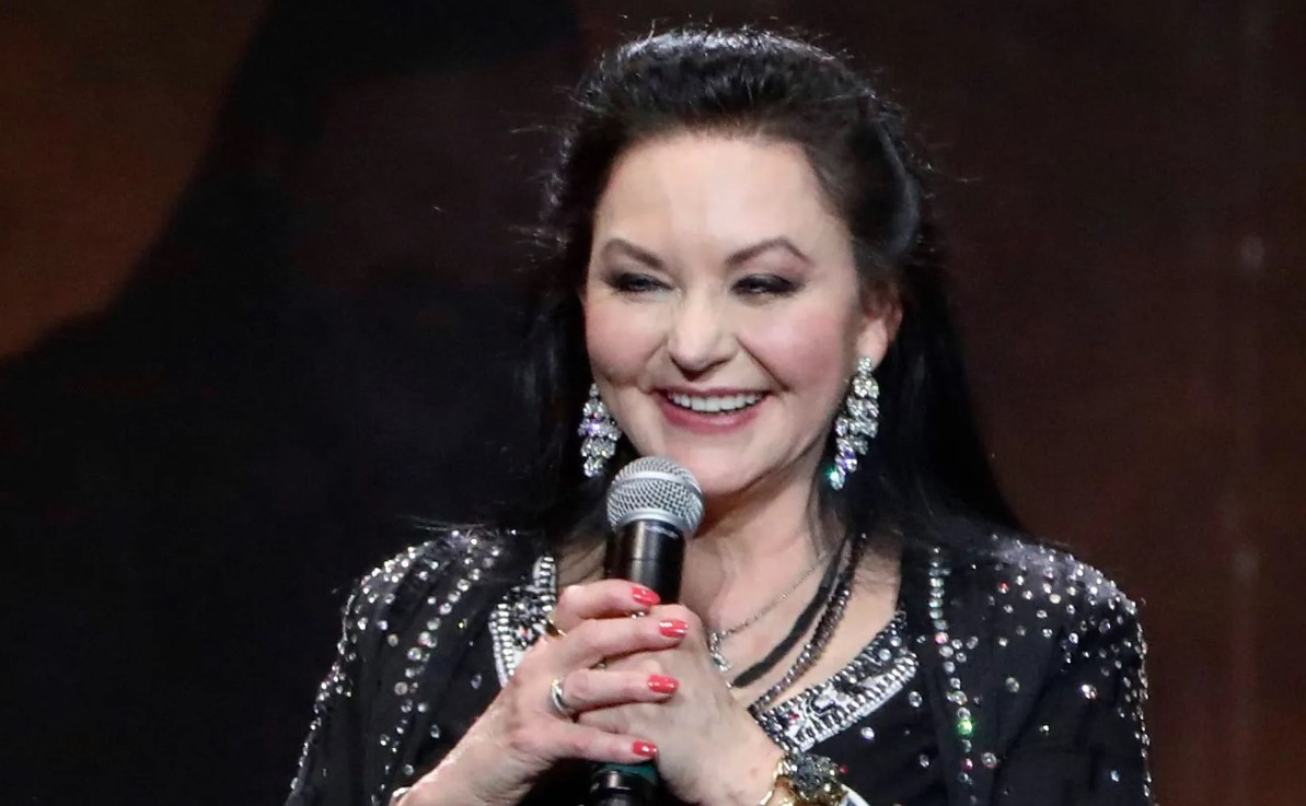 How to Contact Crystal Gayle: Phone number