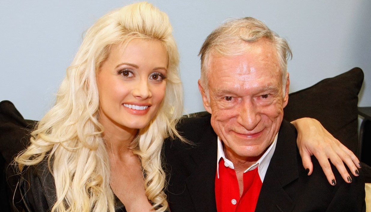 How to Contact Holly Madison: Phone number, Texting, Email Id, Fanmail Address and Contact Details