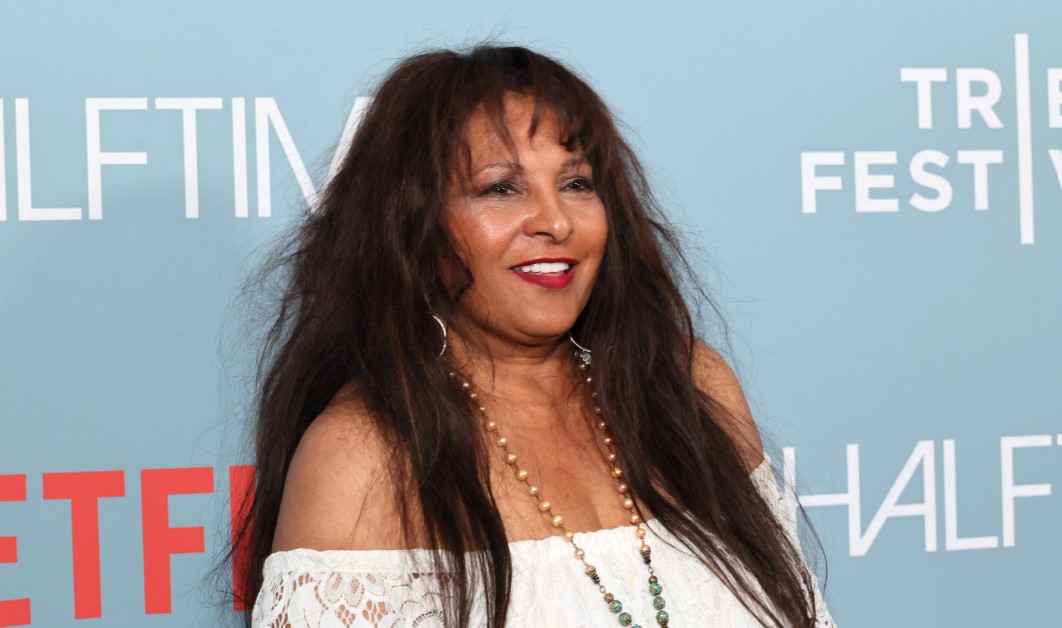 How to Contact Pam Grier: Phone number, Texting, Email Id, Fanmail Address and Contact Details