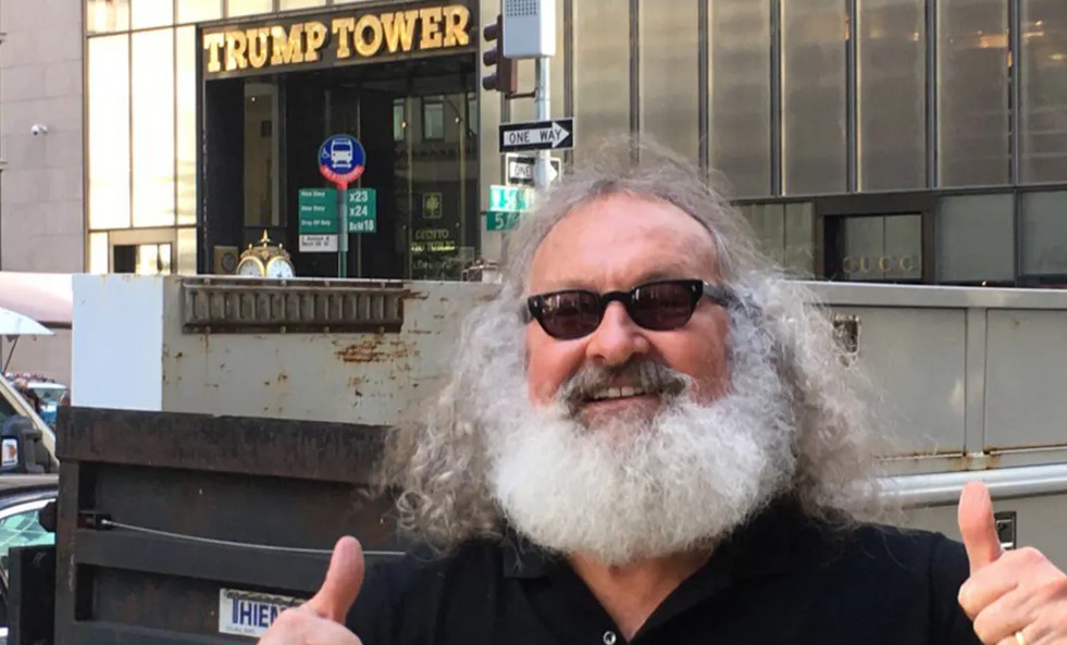 How to Contact Randy Quaid: Phone number, Texting, Email Id, Fanmail Address and Contact Details