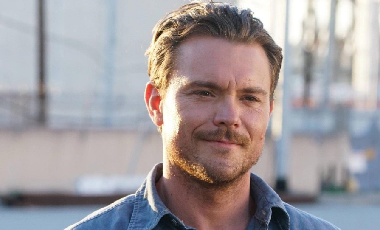 How to Contact Clayne Crawford: Phone number, Texting, Email Id, Fanmail Address and Contact Details