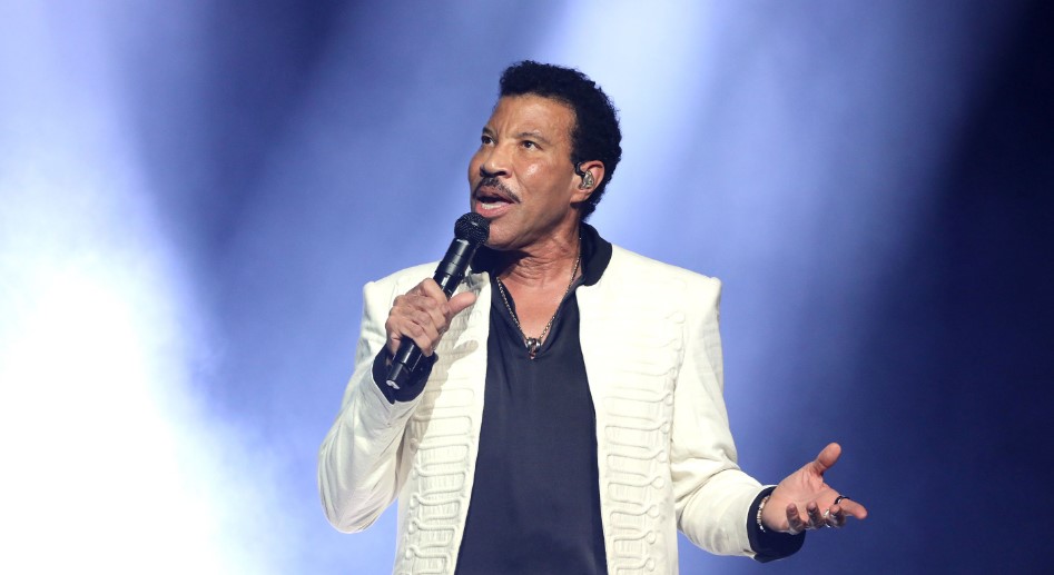 How to Contact Lionel Richie: Phone number, Texting, Email Id, Fanmail Address and Contact Details