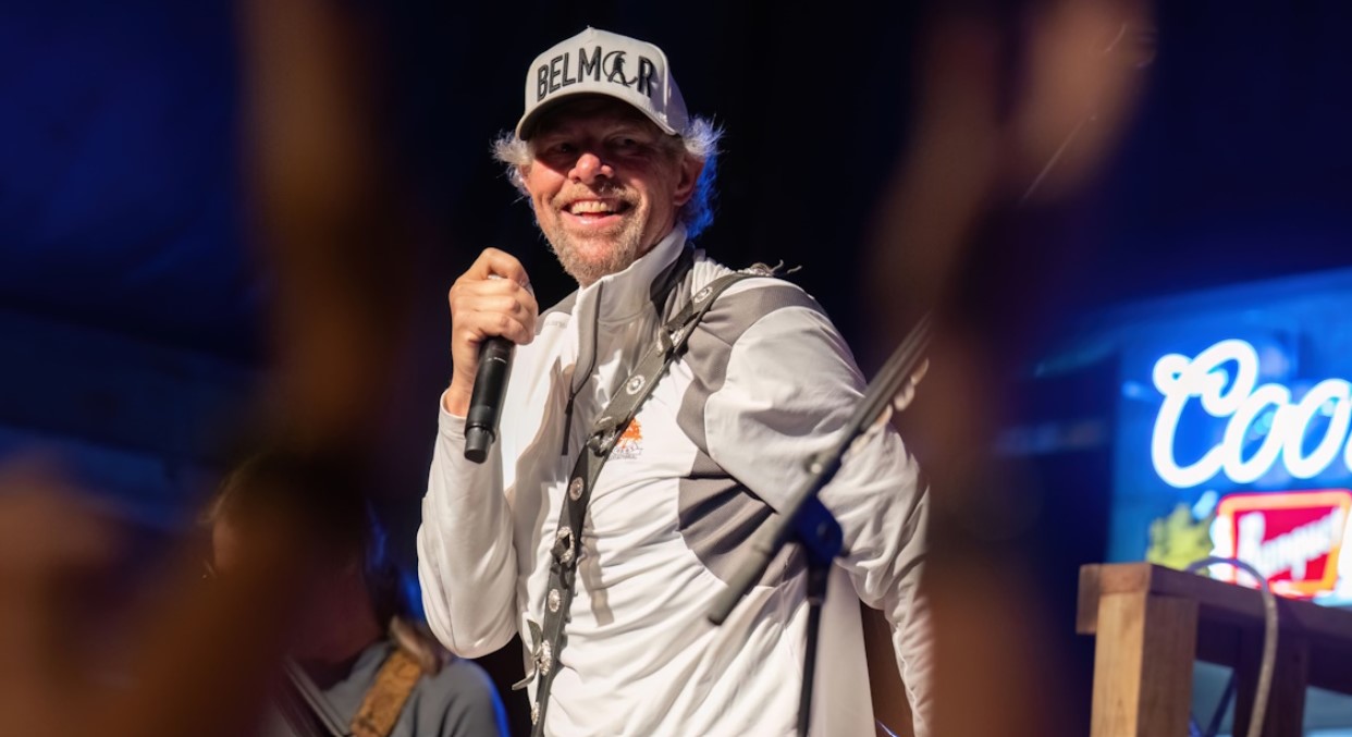 How to Contact Toby Keith: Phone number, Texting, Email Id, Fanmail Address and Contact Details