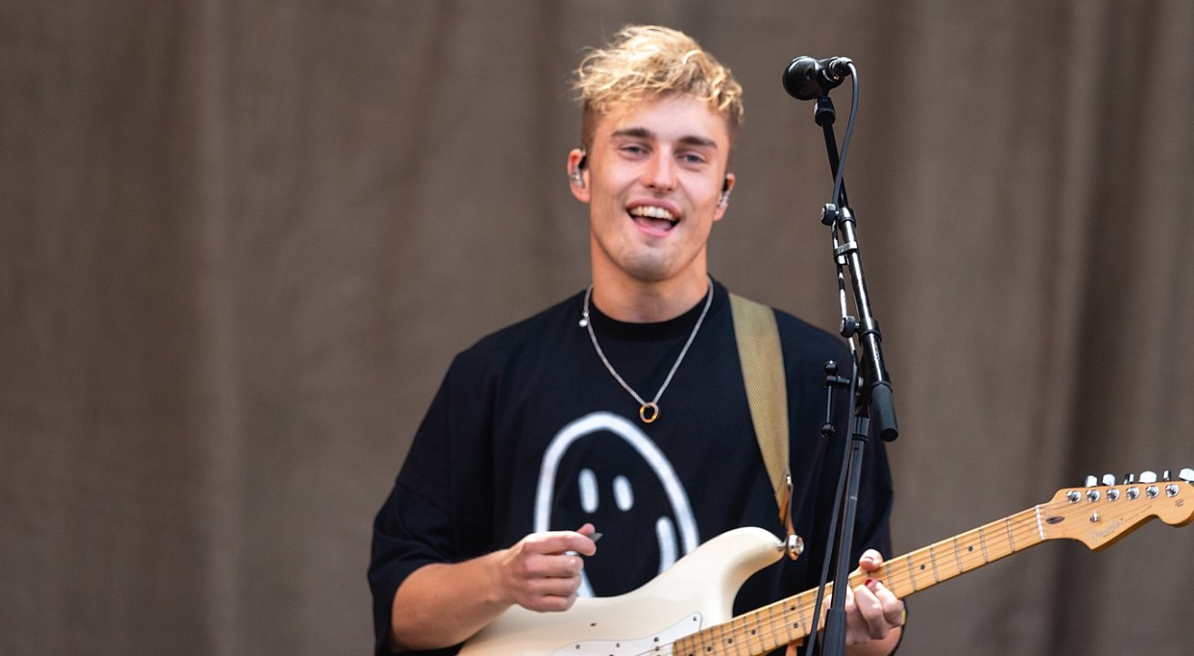How to Contact Sam Fender: Phone number, Texting, Email Id, Fanmail Address and Contact Details