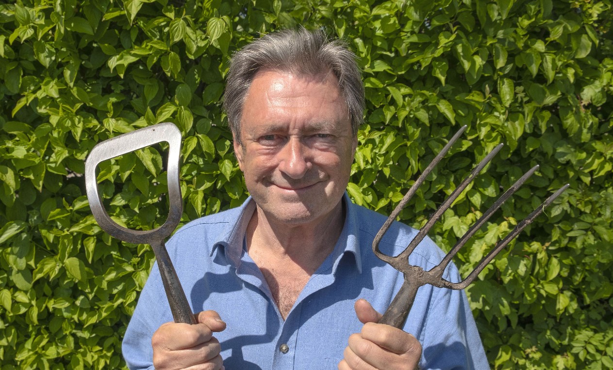 How to Contact Alan Titchmarsh: Phone number