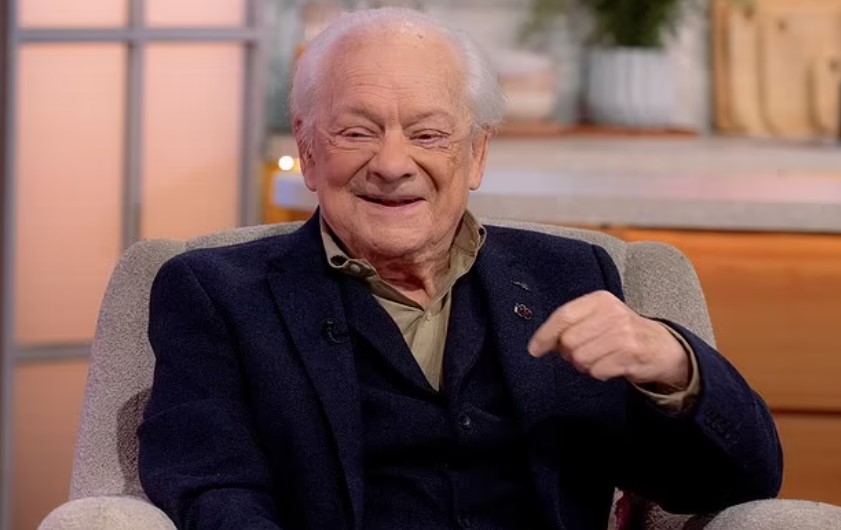 How to Contact David Jason: Phone number, Texting, Email Id, Fanmail Address and Contact Details