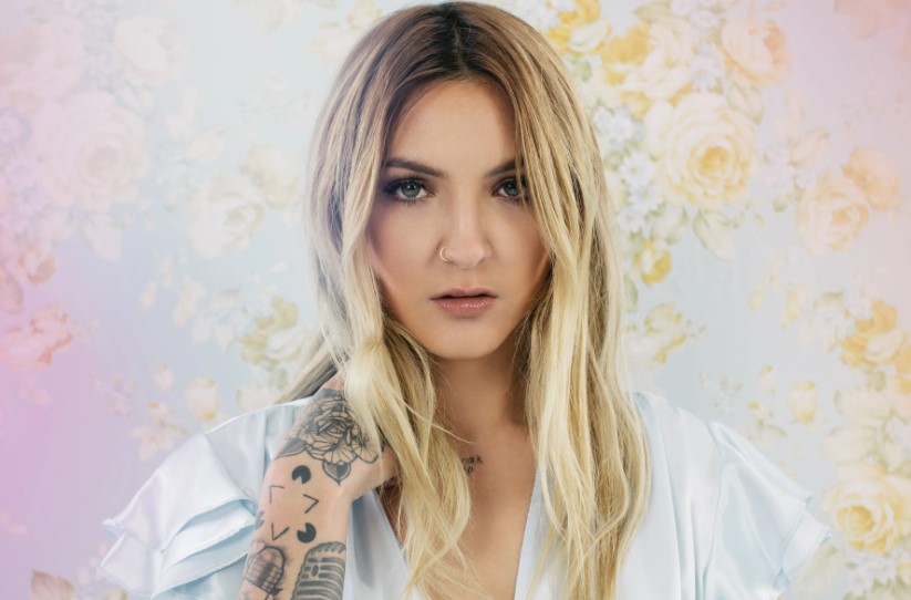 How to Contact Julia Michaels: Phone number, Texting, Email Id, Fanmail Address and Contact Details